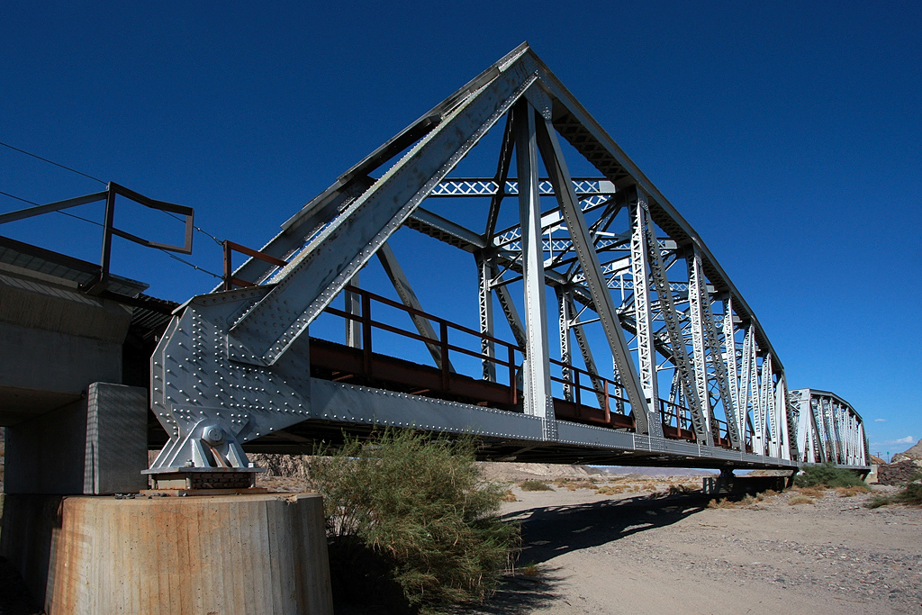 Afton Canyon Railroad Bridge A Union Pacific RR bridge on … Flickr