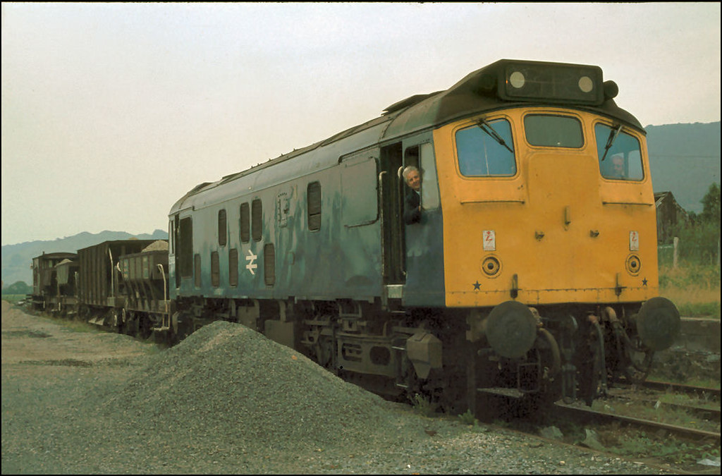 25058 Machynlleth Up yard ballast Driver Tommy Evans and 2… Flickr