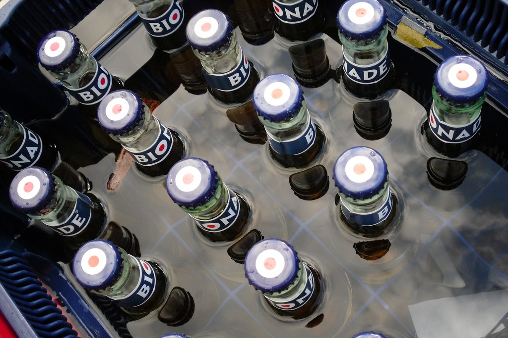 Suses Geburtstag 12 (Bionade bottle brook) Till Westermayer Flickr