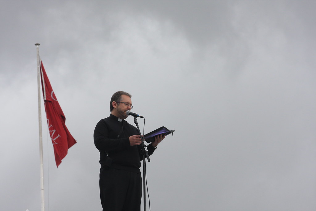 Revd Ken Chalmers with the National Gallery Flag Ken offer… Flickr