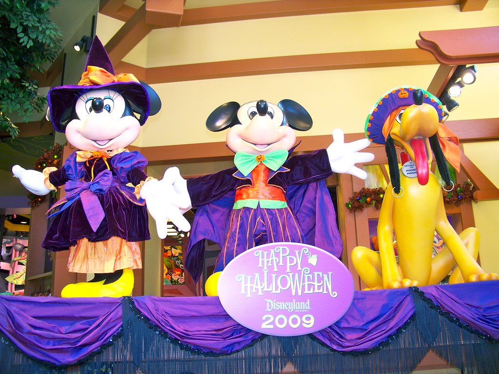 New Halloween decorations at World of Disney a photo on Flickriver
