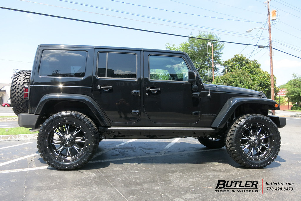 Jeep Wrangler with 22in Fuel Throttle Wheels and Toyo Open Country MT