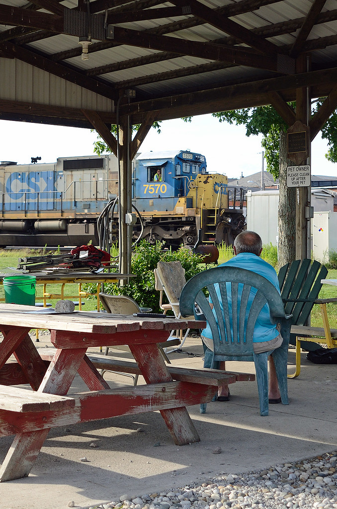 CSX X368 Deshler, Ohio X368 heads east as Keith looks on… Flickr