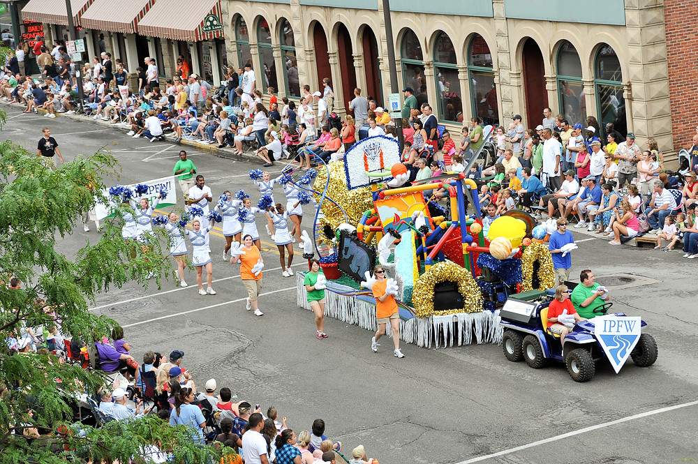 2009 Three Rivers Festival Parade Imagine This! Indiana U… Flickr