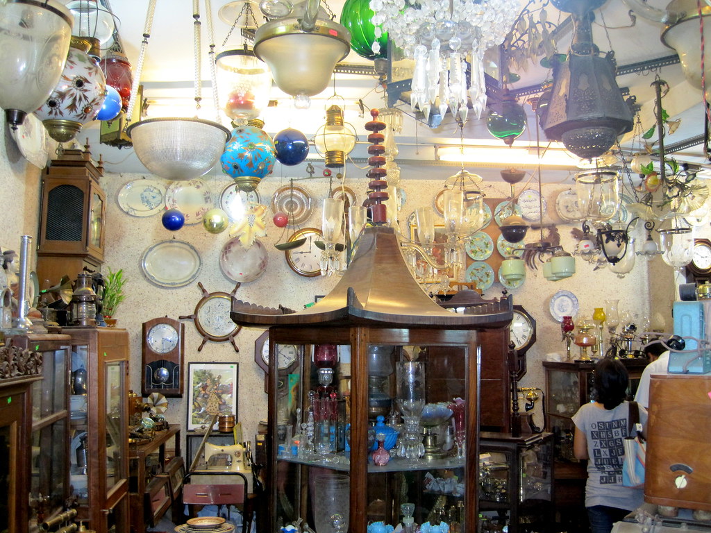 IMG_0057 "Antiques" store in Spencer Plaza Gabrielle Flickr
