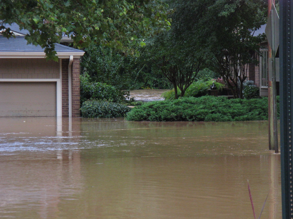 Columns Drive Flooded with Chattahoochee River The sliver … Flickr