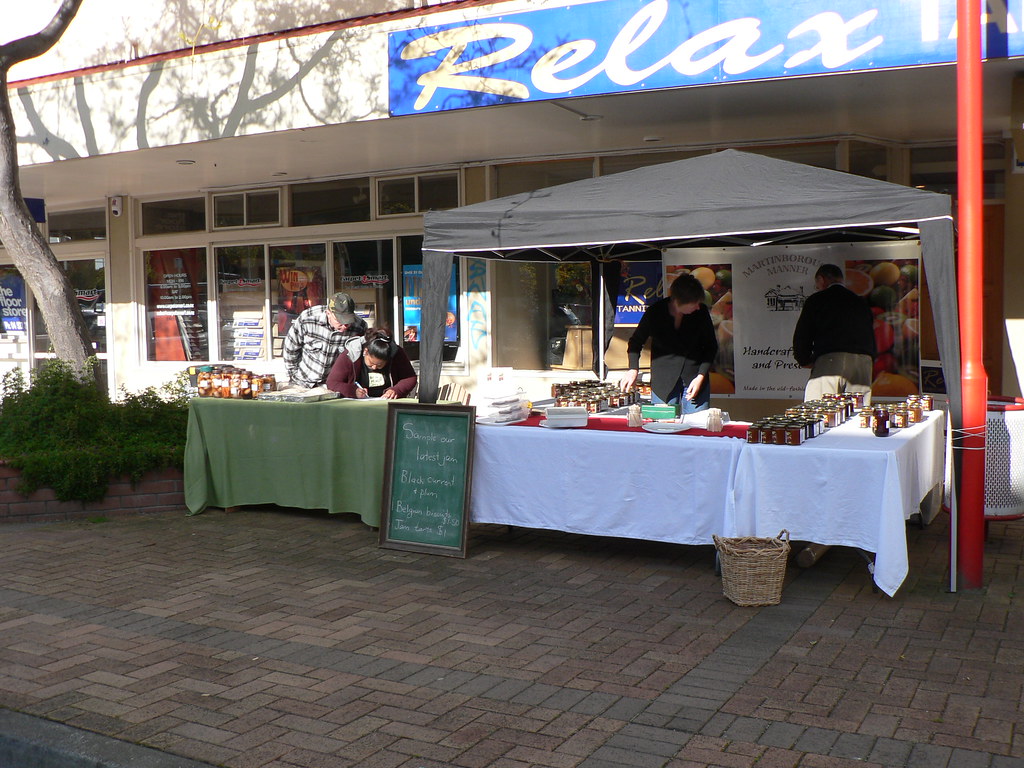 Setting Up Upper Hutt Farmers' Market Flickr