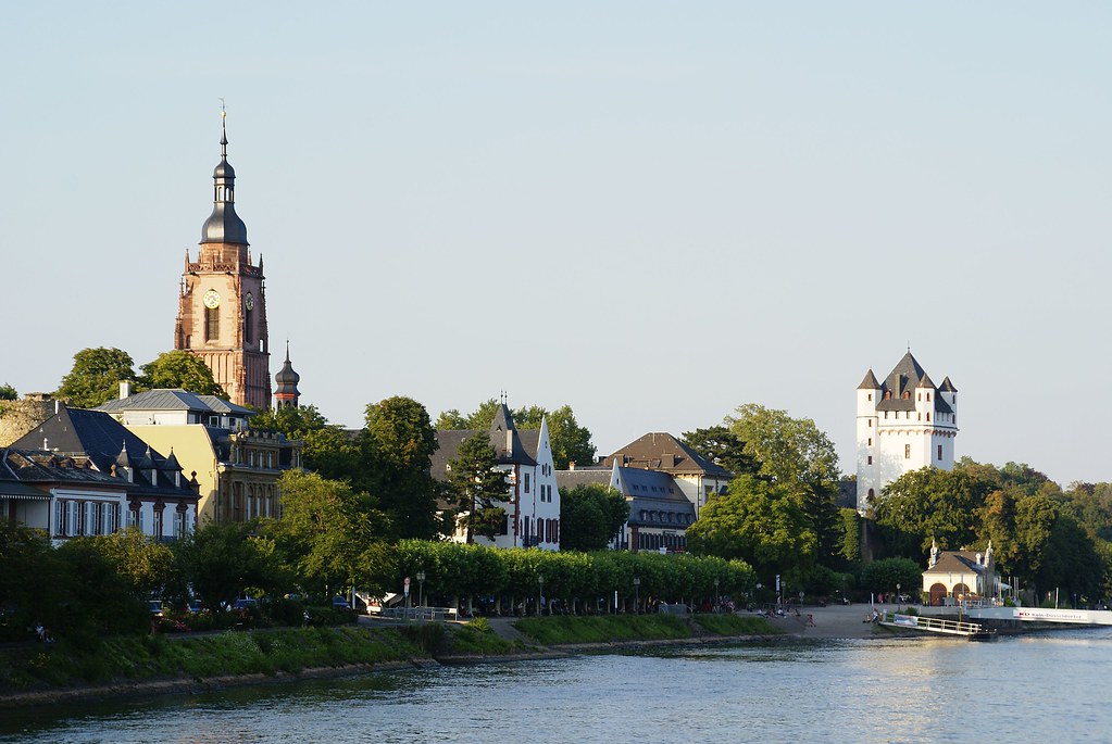 Eltville, St. Peter und Paul und Wohnturm der kurfürstlich… Flickr