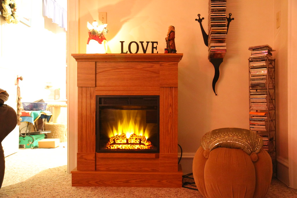 Aurora 18" Oak Electric Fireplace Mantel Package 18WM903… Flickr