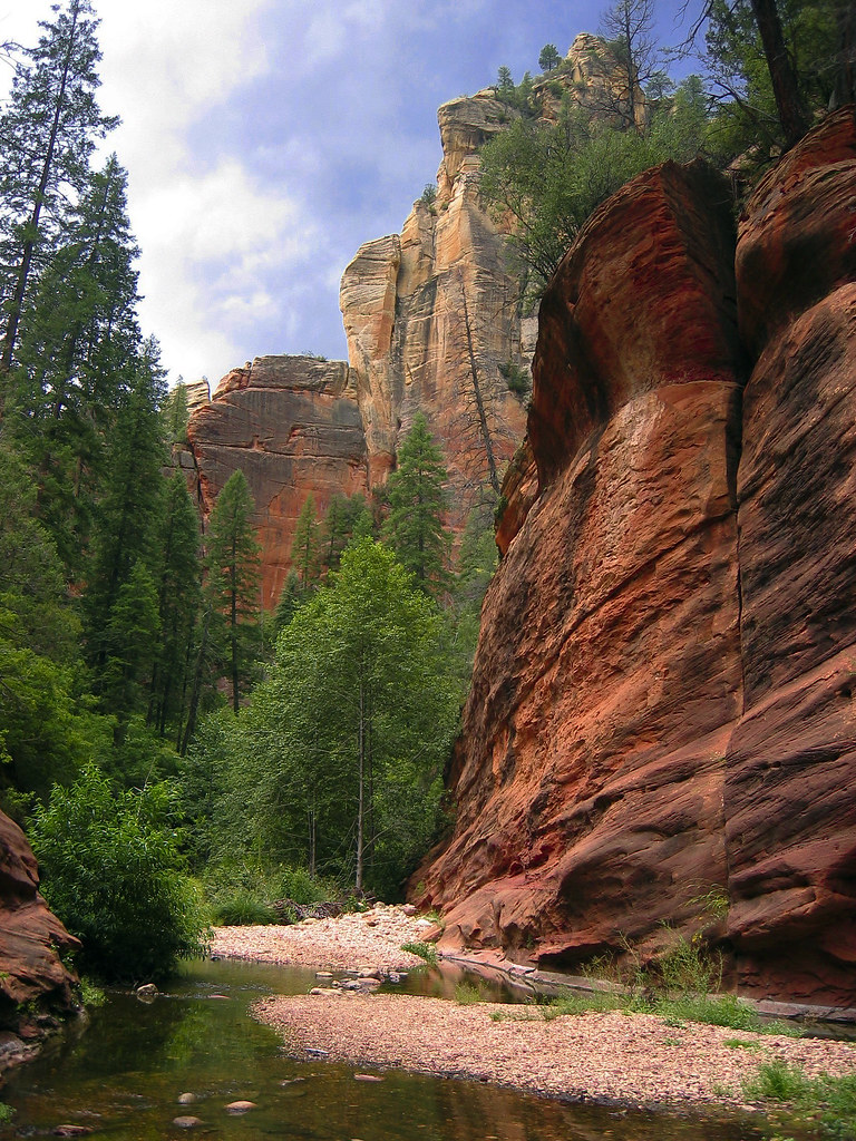 The creek is bordered by striking exposed red rocks. West Fork of Oak Creek Canyon Amazing shots like this are … Flickr