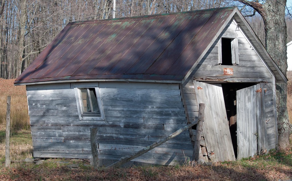 Broken down shed sitting in field An old brokendown shed … Flickr