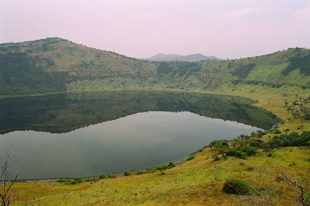 Crater Lake Queen Elizabeth National Park. Uganda. Sergi Aris Flickr