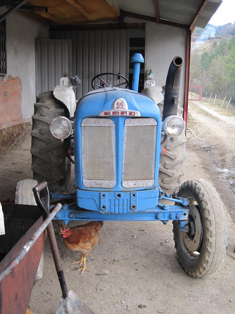 Tractor Ebro 55 a Campdevànol (Ripollès) xmaluquer Flickr