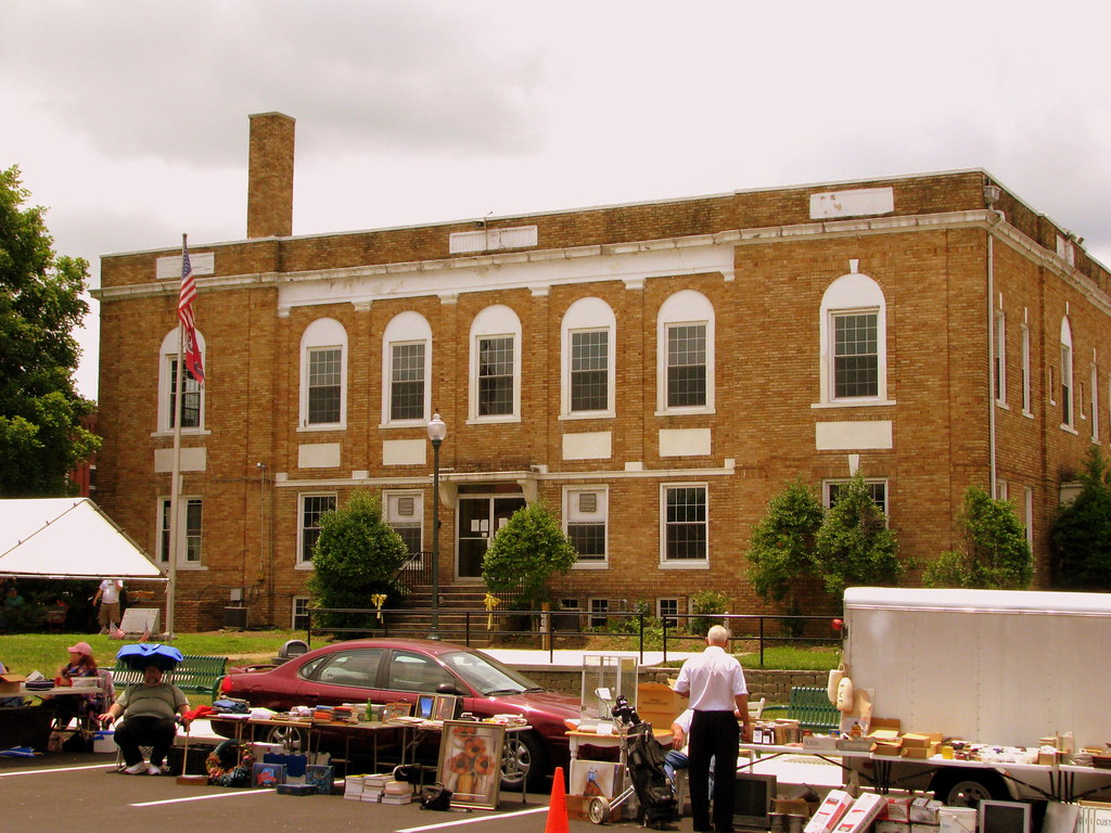 Hickman County Courthouse and Swap Meet (2009) Apparently,… Flickr