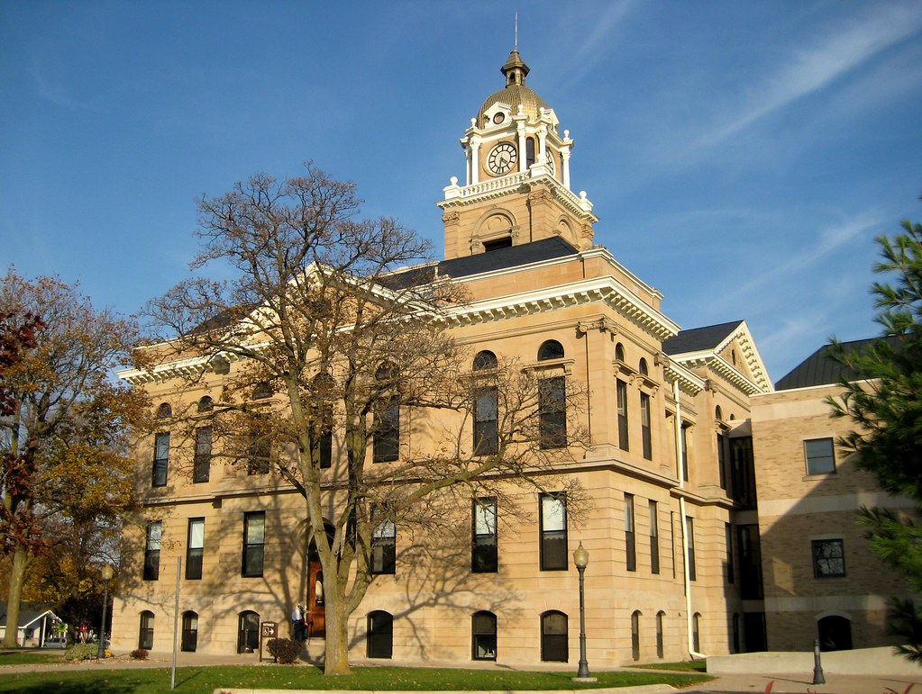 Old & New Meet The 1900 Gratiot County courthouse and part… Flickr
