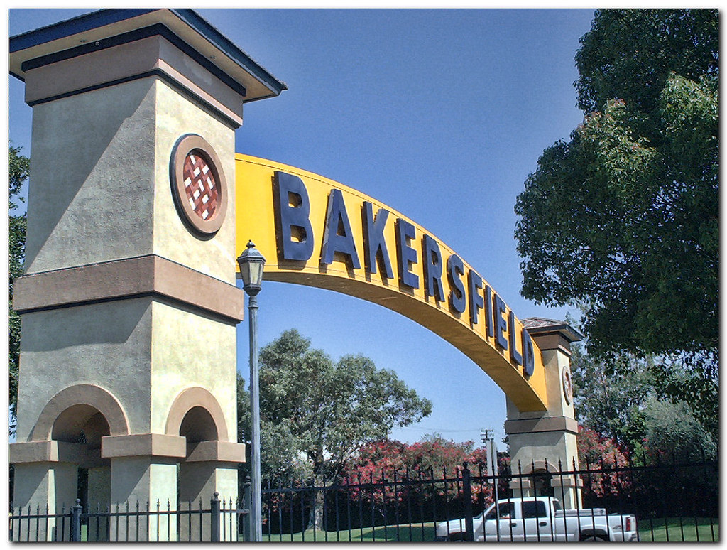 Bakersfield The Bakersfield sign was originally on Union A… Flickr