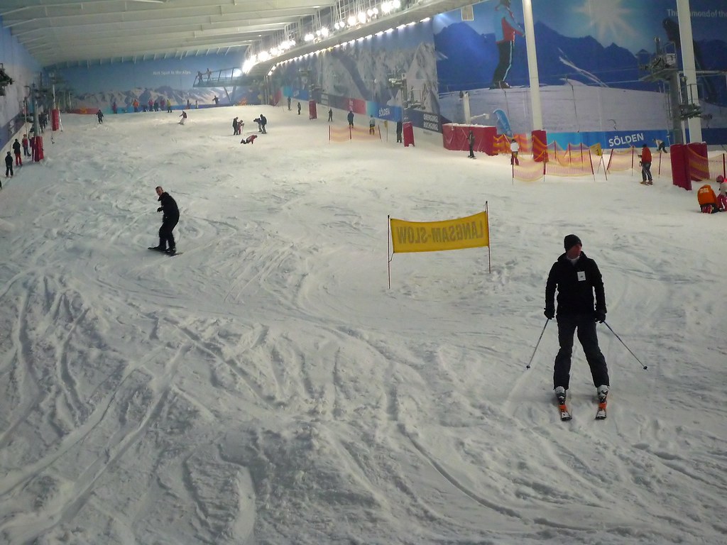 The Snow Centre Indoor skiing and snow boarding at The Sno… Flickr