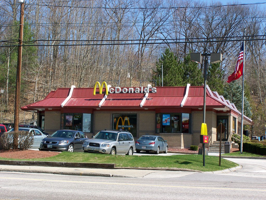 100_4341 2287 Brown Avenue,Manchester, New Hampshire ncokecan Flickr