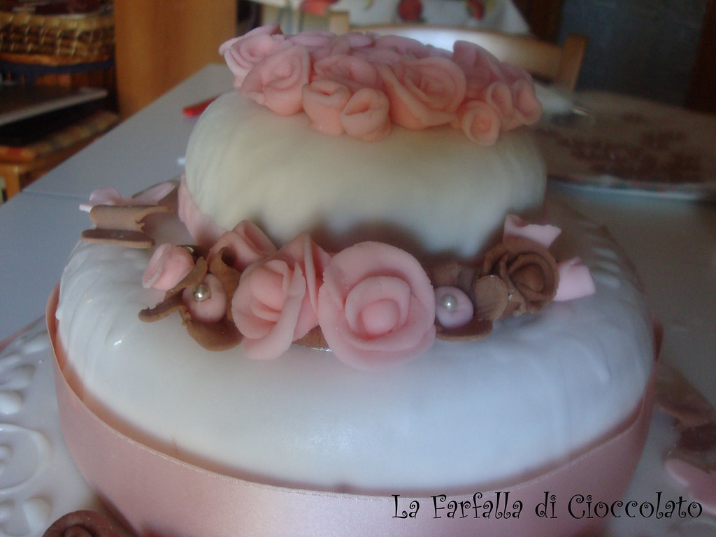 Torta due piani particolare La torta del mio compleanno
