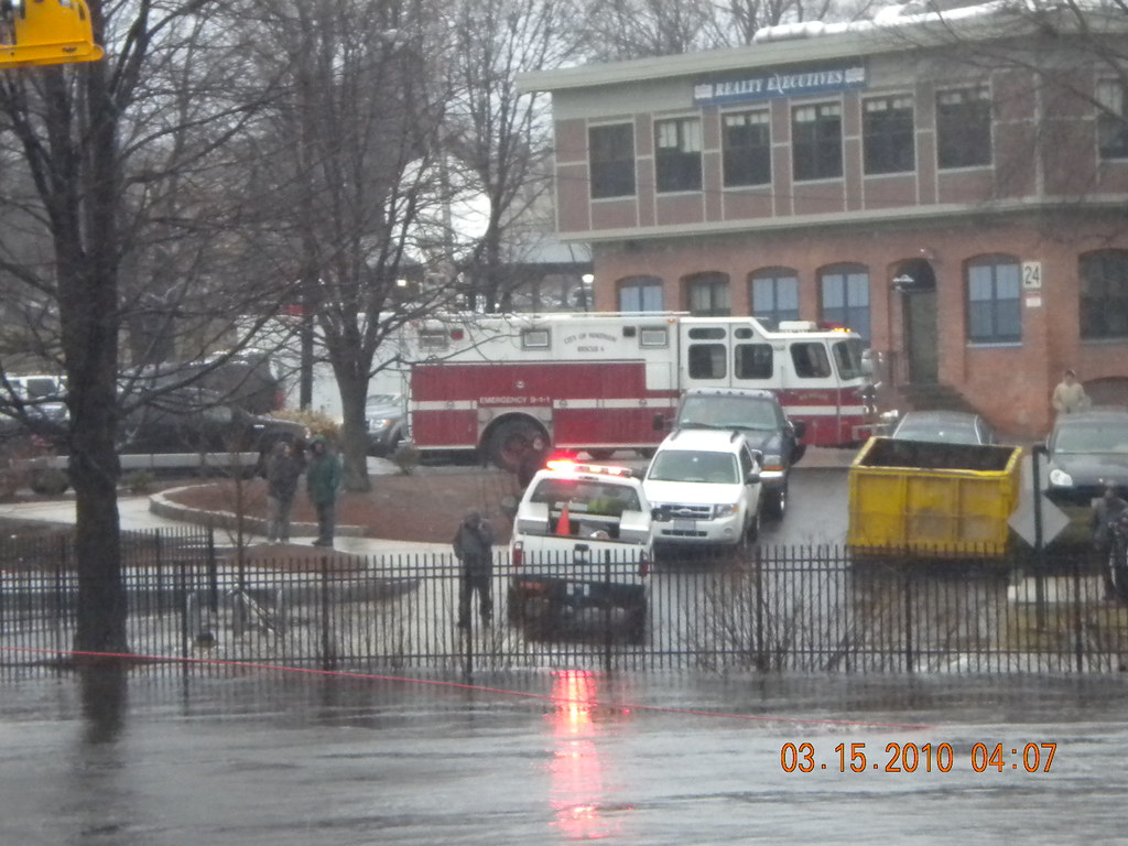 Moody Street Dam Emergency Emergency crews monitor floodin… Flickr