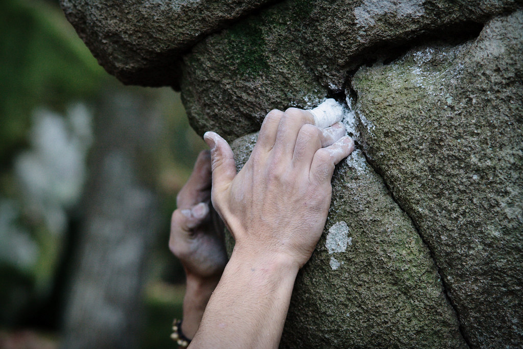 Bouldering Hands Bouldering in Sassofortino. Alessandro Valli Flickr