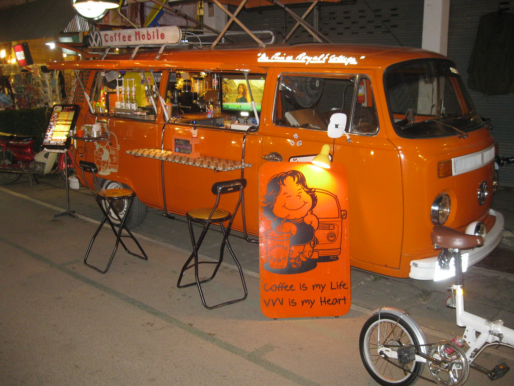 The VW coffee bus in downtown Pai ) lawtonjm Flickr
