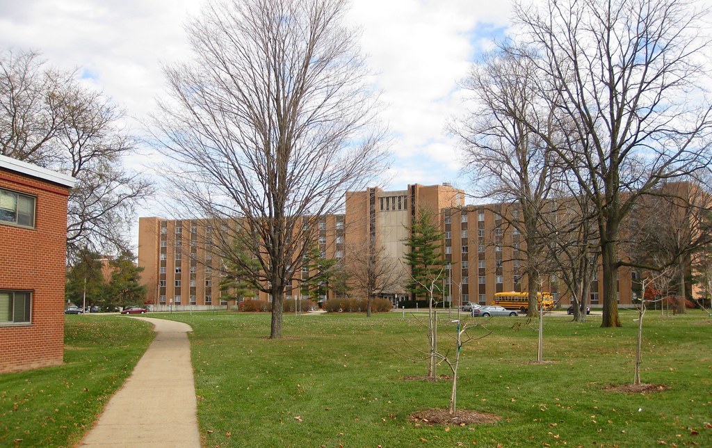 Path to Holden Hall Holden Hall is one of 4 dormitories th… Flickr