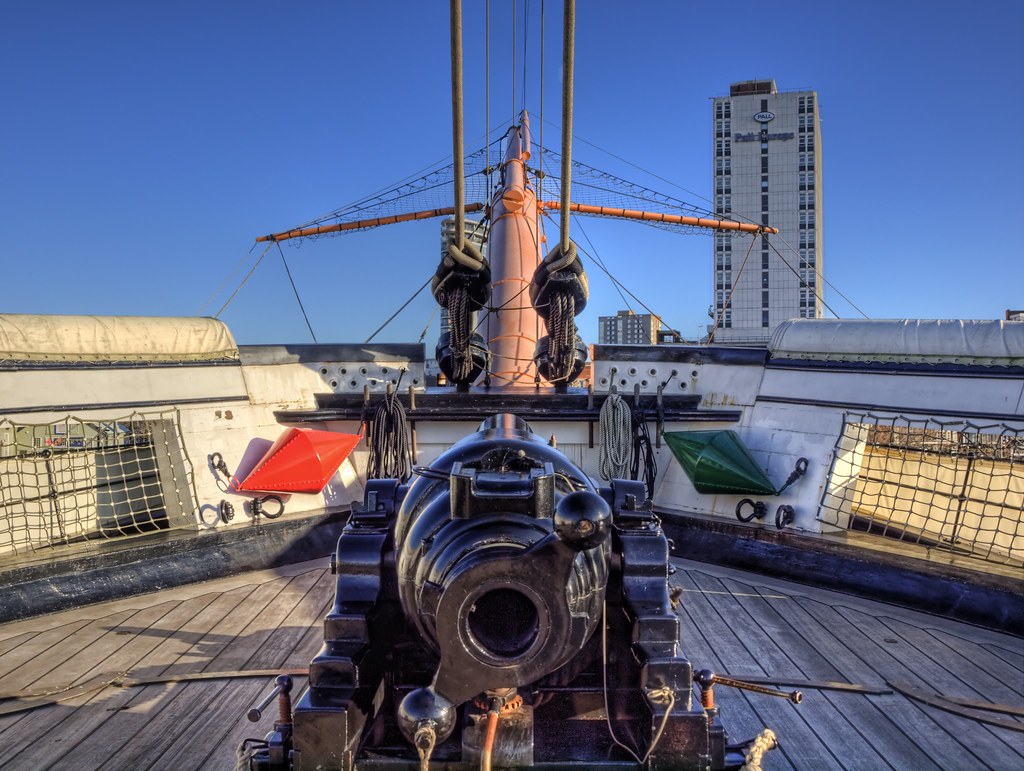 Cannon at the Bow HMS Warrior The cannon at the bow of t… Flickr