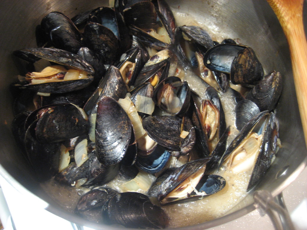Mussels steaming Added dry vermouth and saffron. Moules Ma… Flickr