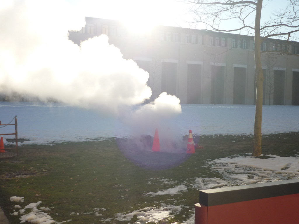 Steam leak | Heating at Carnegie Mellon is supplied by steam… | Flickr