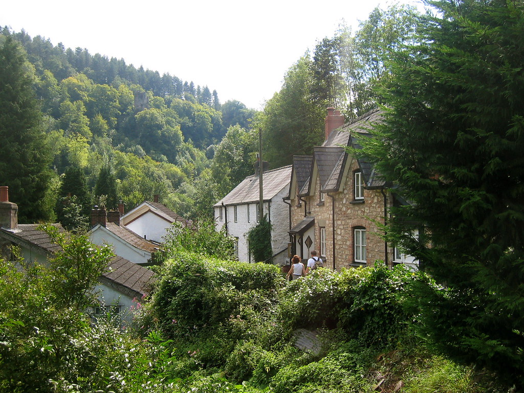 Cottage overlooking River Wye, Syomonds Yat Ian Lloyd Flickr