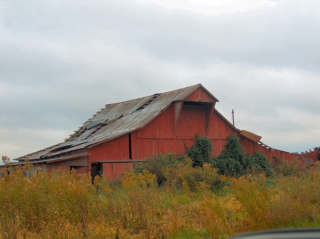 Red Barn This barn is on it's way out, along with the farm… Flickr