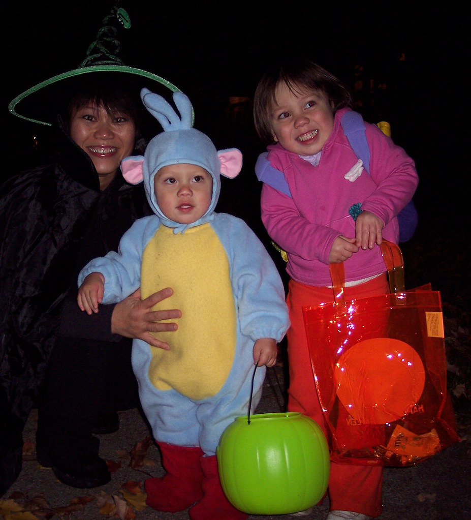 The real Dora and Boots Tina with Zack and Emily in costum… Flickr