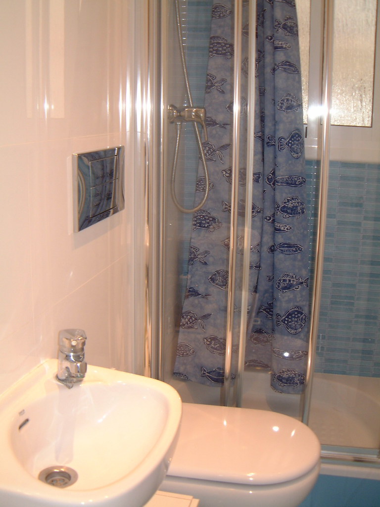 WCshower View 02 All new fully refurbish. pabloalvarez www.twitter