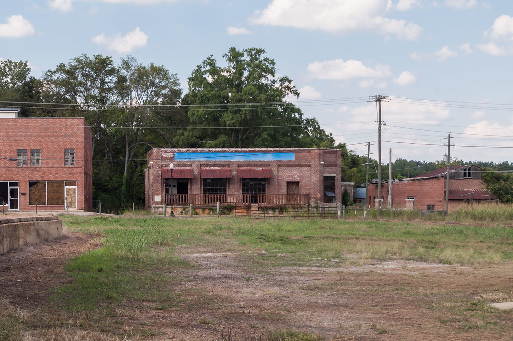 Old building in Sandersville, jwcjr Flickr