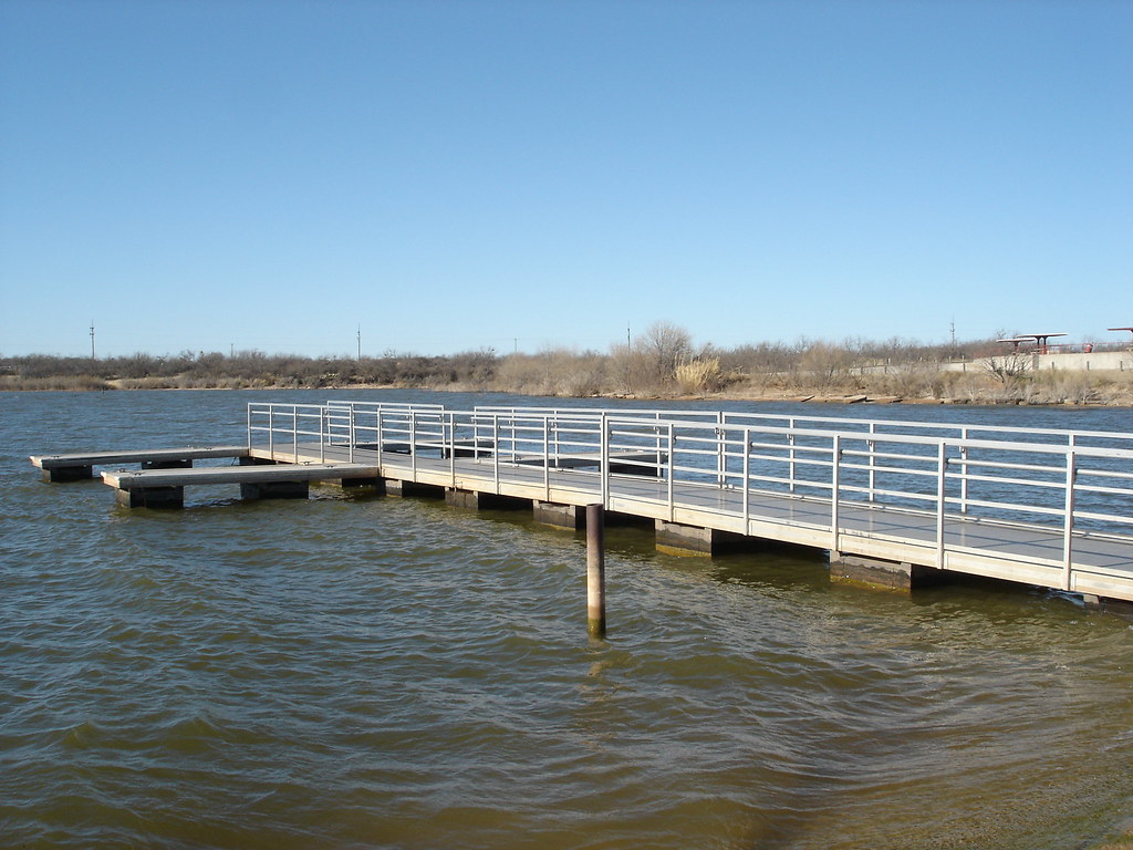 010908 23 The pier by the boat ramp at Lake Fort Phant… Flickr