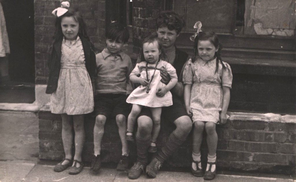 Ethel Road, Custom House, 1948 The NIce Family, sitting ou… Flickr
