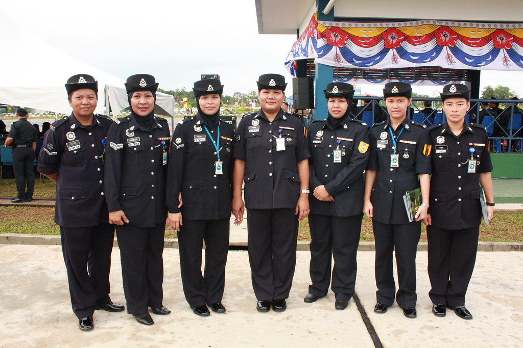 Senyuman Polis Wanita PGA Anggota Polis wanita dari