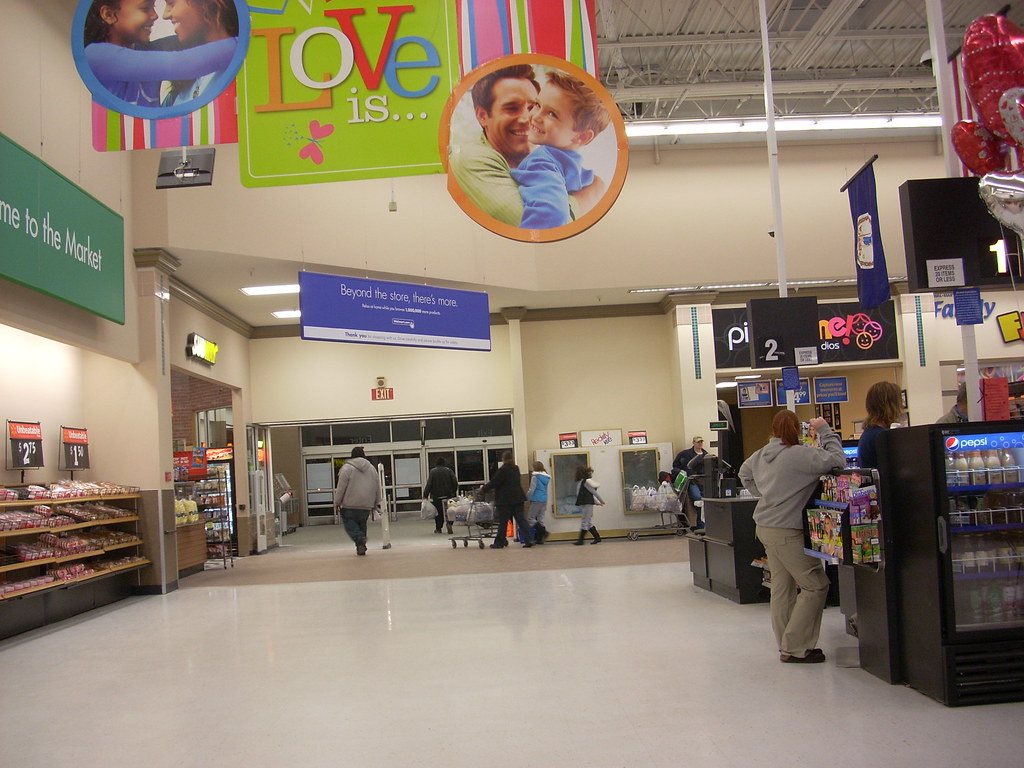 WalMart Supercenter interior WalMart Supercenter 1759 (… Flickr