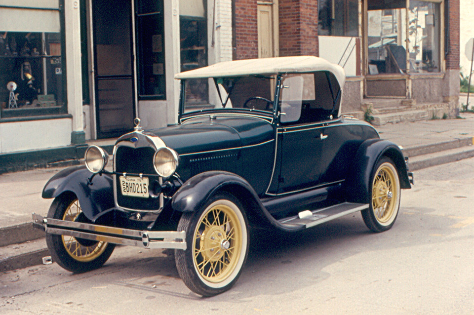 McGregor, Iowa Old Ford An old car on Main Street in McG… Flickr
