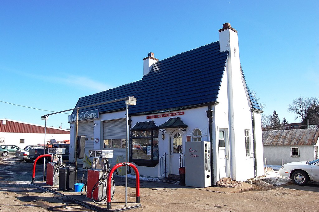 Minnesota, Moose Lake, (former) Pure Gas Station (9,217) Flickr