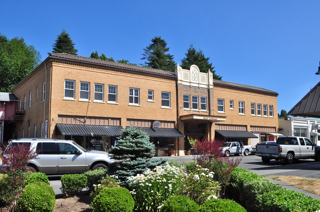 Cathlamet, WA Cathlamet Hotel 02 Joe Mabel Flickr