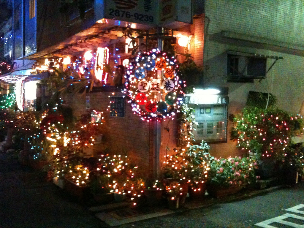 Xmas Lane The sign says "Christmas Alley" Matt Hooper Flickr