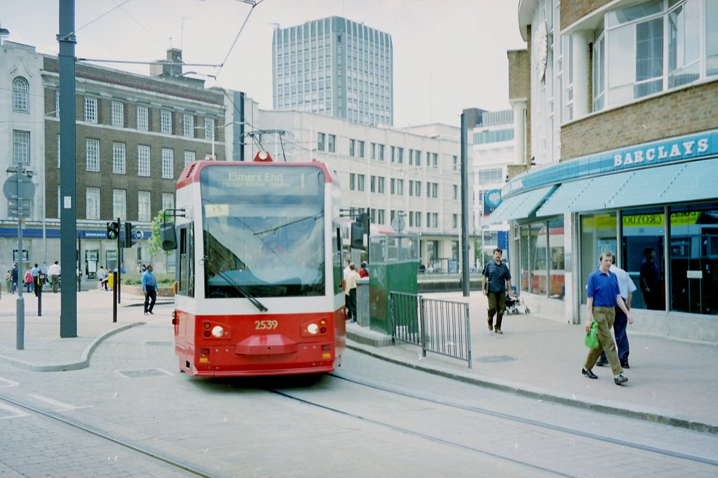 Croydon Tramlink 2000 Rather surprised to discover this vi… Flickr