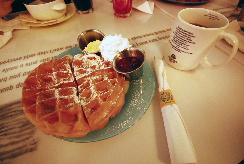 Waffle Butterfingers in Gangnam, Seoul, Korea. Aaron Flickr