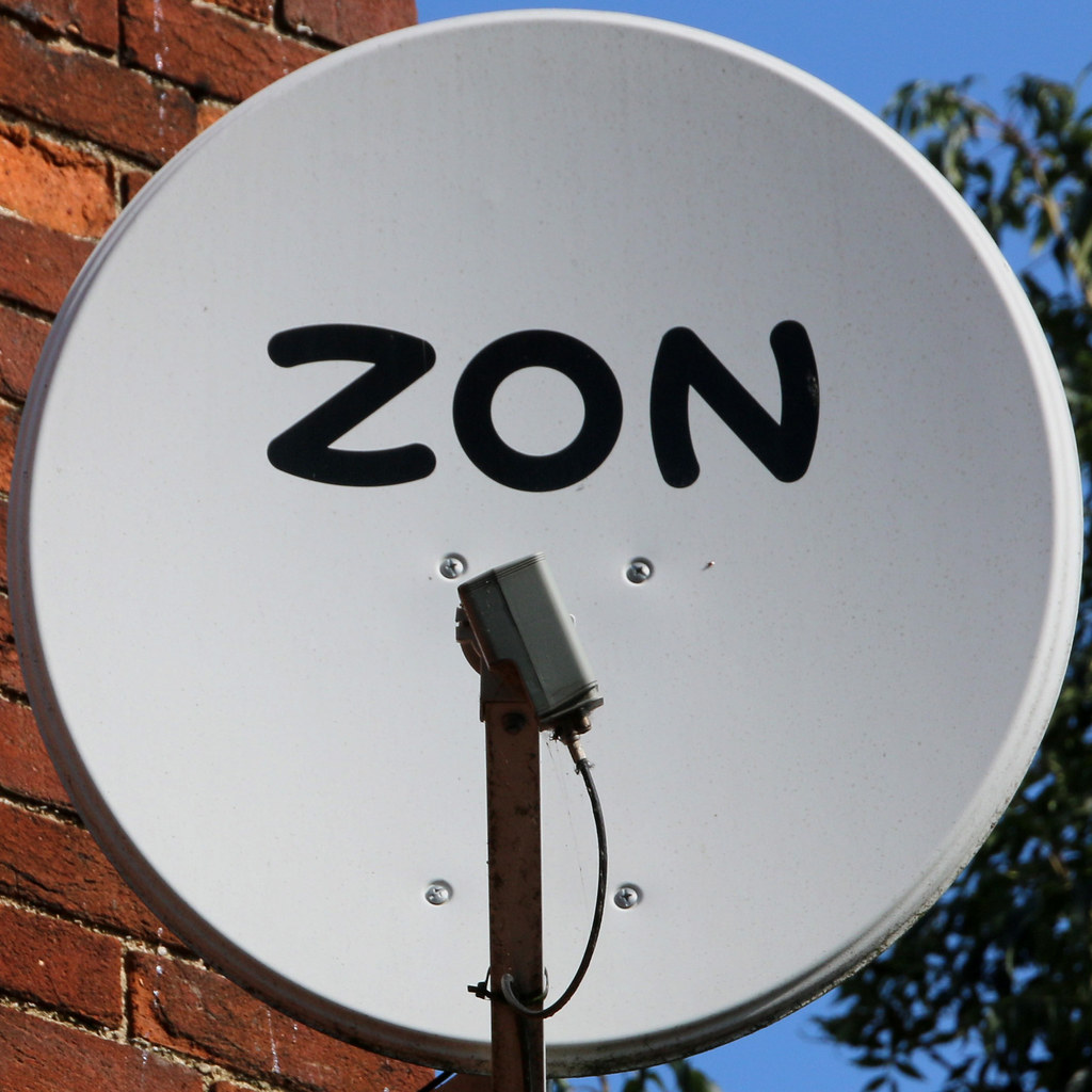 satellite dish Dereham, Norfolk, England, UK Leo Reynolds Flickr