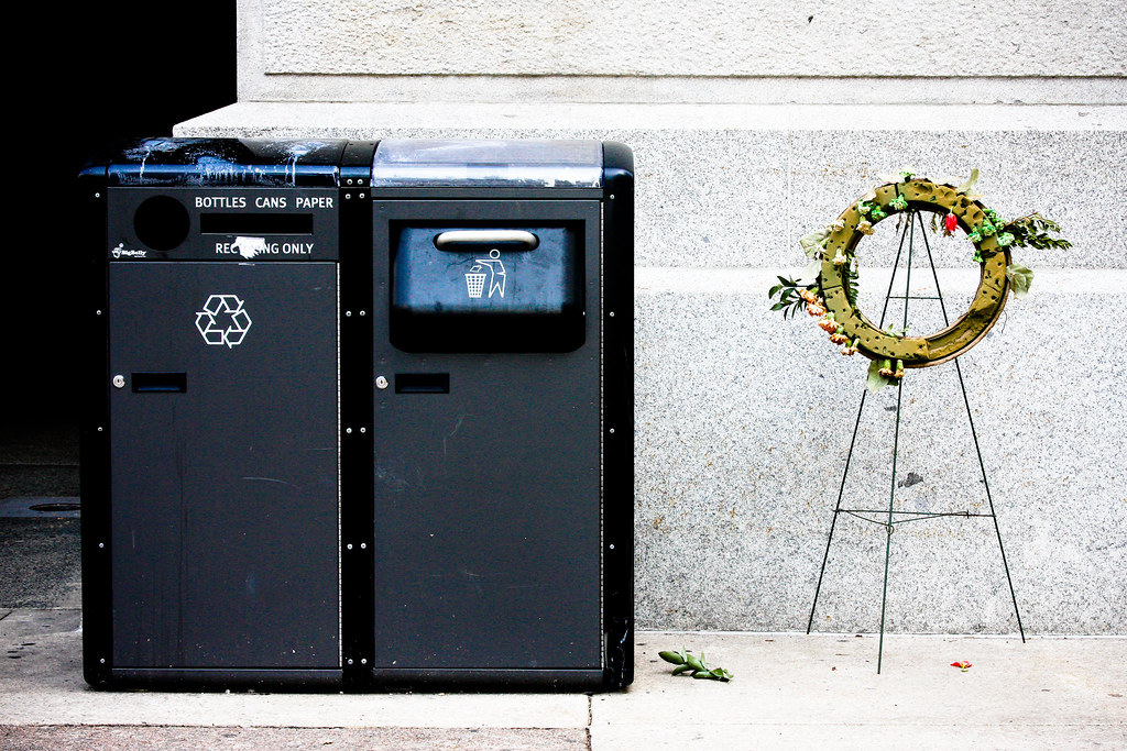 Trash Memorial 98/365 04/08/2010 Harpo42 Flickr