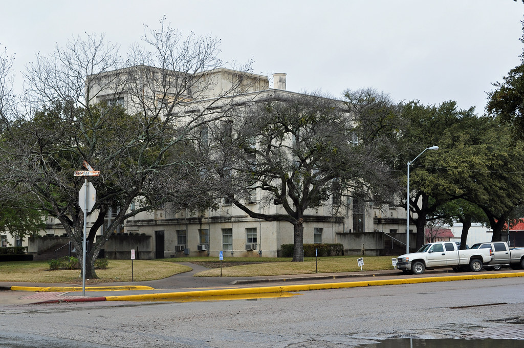 Falls County Courthouse Falls County Courthouse in Marlin,… Flickr