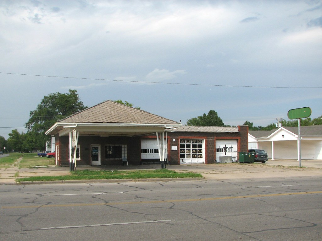 Old StationPonca City Old Conoco gas station (now auto re… Flickr