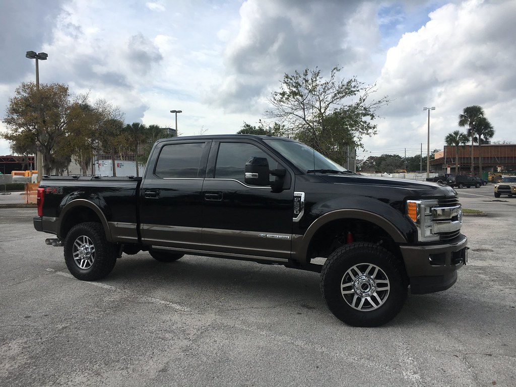 A Heavy Duty Truck Bed Cover On A Ford Super Duty A Diamon… Flickr